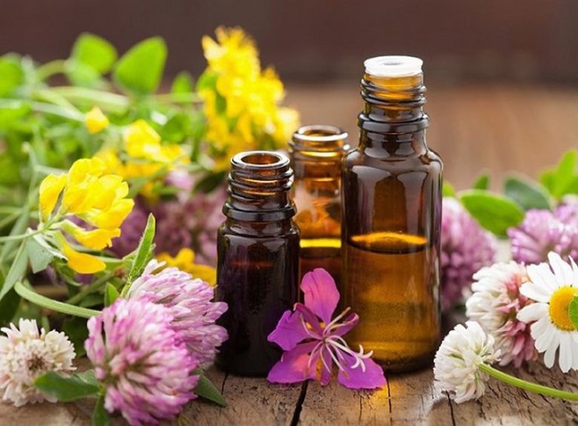 Xử l&yacute; bồn cầu bốc m&ugrave;i h&ocirc;i mỗi lần xả bằng tinh dầu