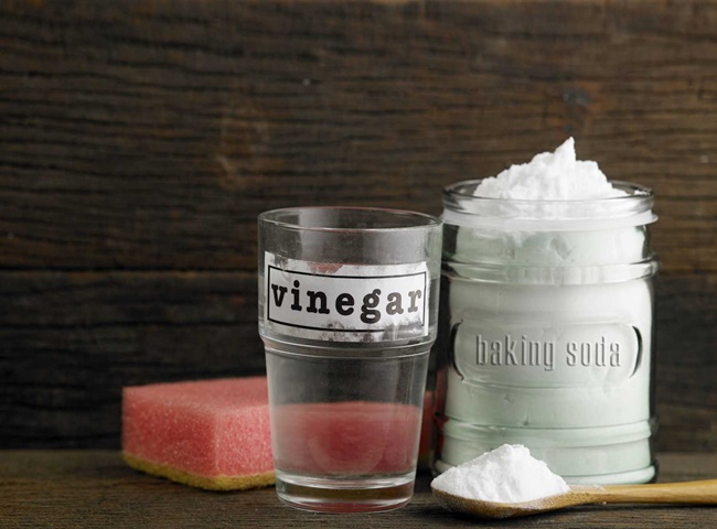 mẹo thông tắc bồn cầu nghẹt nước bằng baking soda và giấm