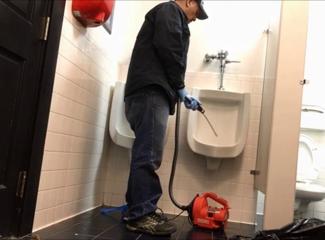 Công ty thông bồn tiểu nam quận 9 uy tín chất lượng