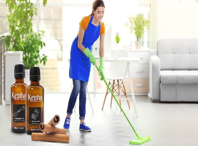 Nhỏ tinh dầu vào nước lau sàn